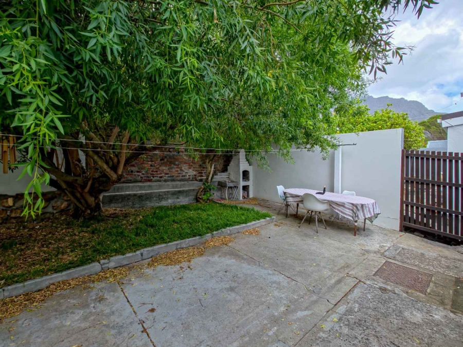 To Let 2 Bedroom Property for Rent in Vredehoek Western Cape